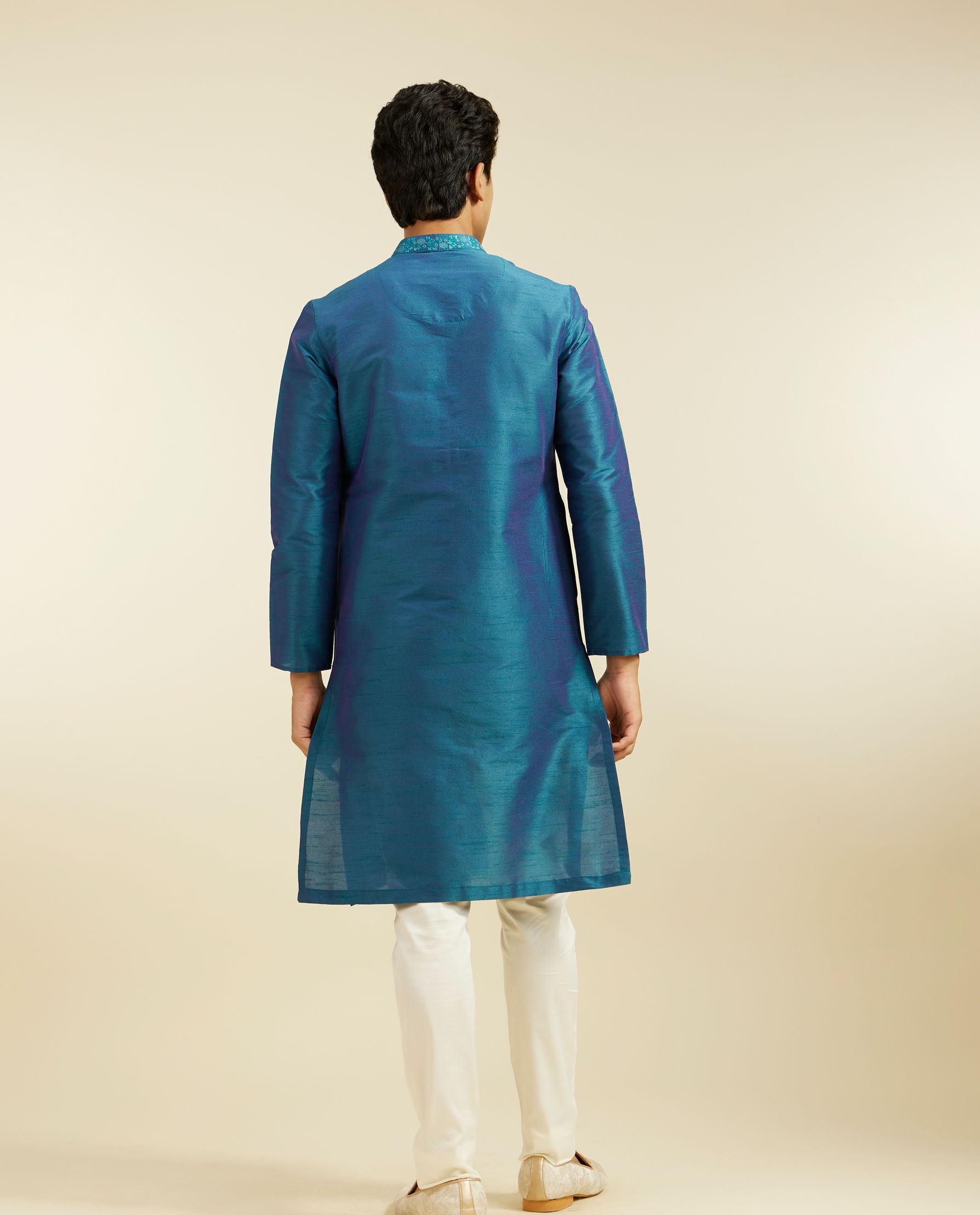 Diwas Men Teal Green Plain Kurta with Embroidered Neckline