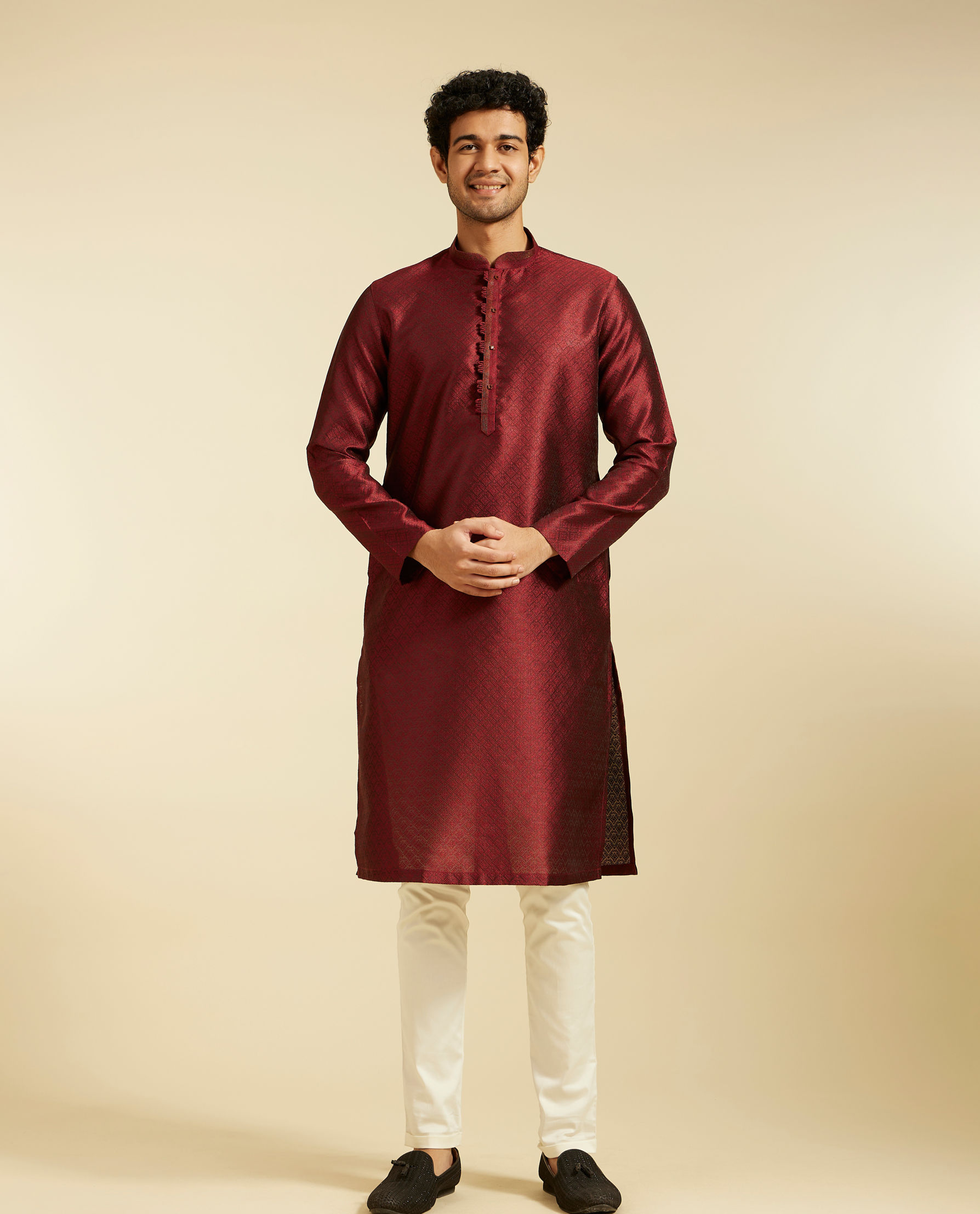 alt message - Diwas Men Maroon Red Grid Patterned Kurta image number 2