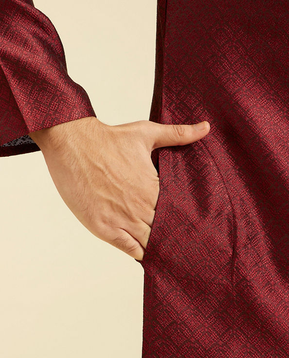 alt message - Diwas Men Maroon Red Grid Patterned Kurta image number 3