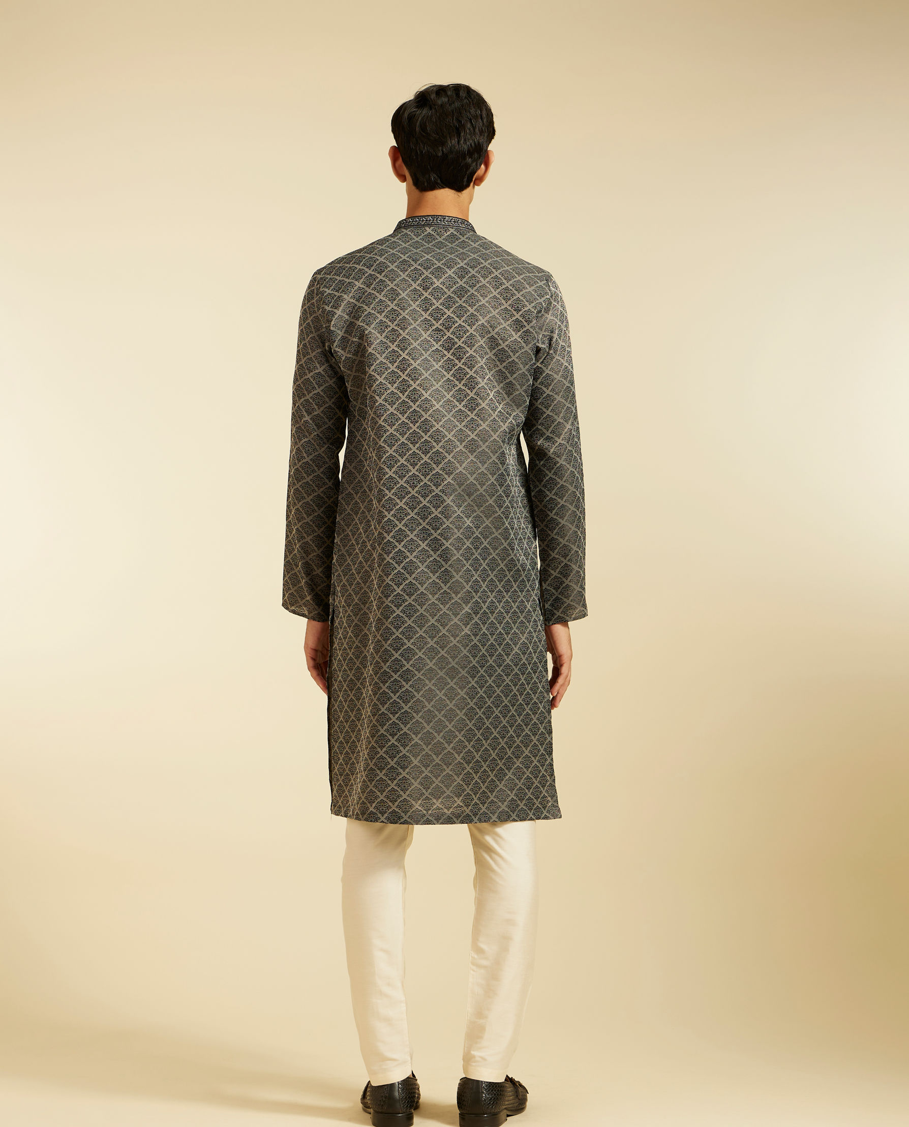 alt message - Diwas Men Davy Grey Jaal Patterned Kurta image number 4