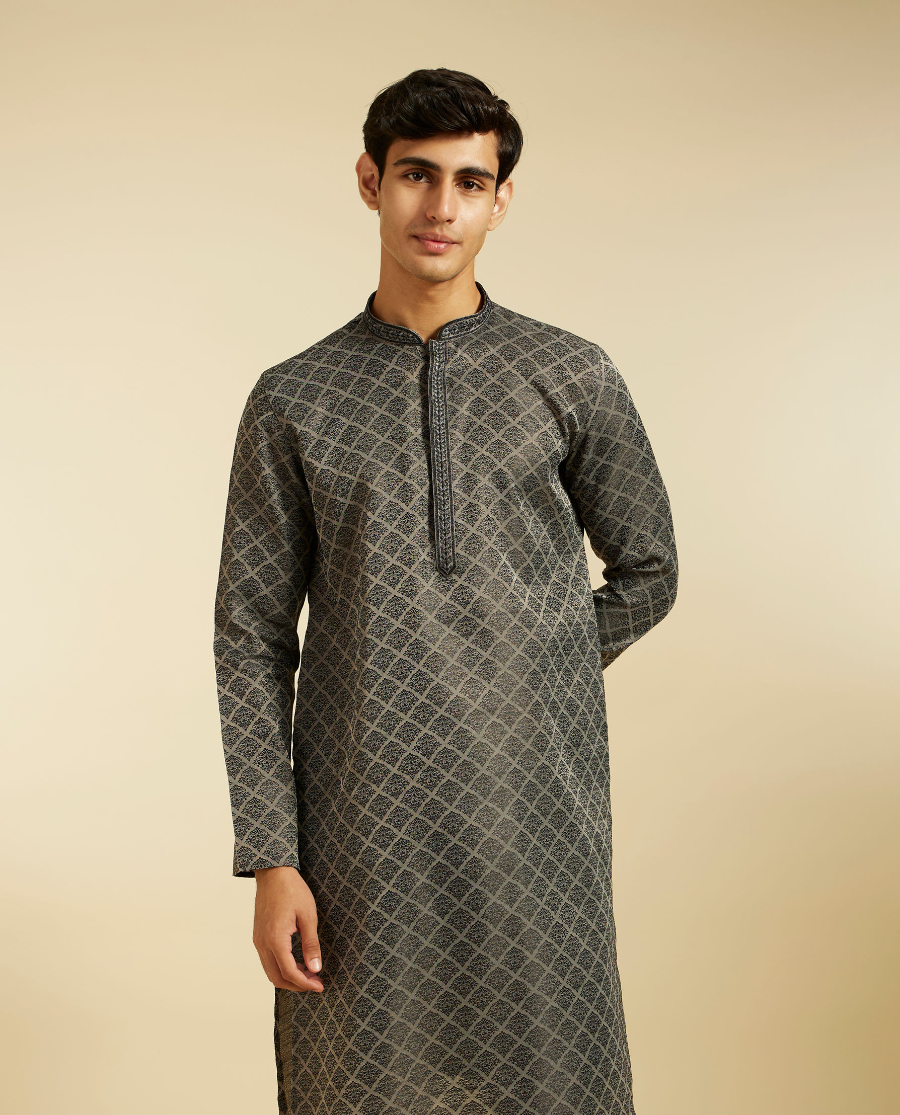 alt message - Diwas Men Davy Grey Jaal Patterned Kurta image number 0