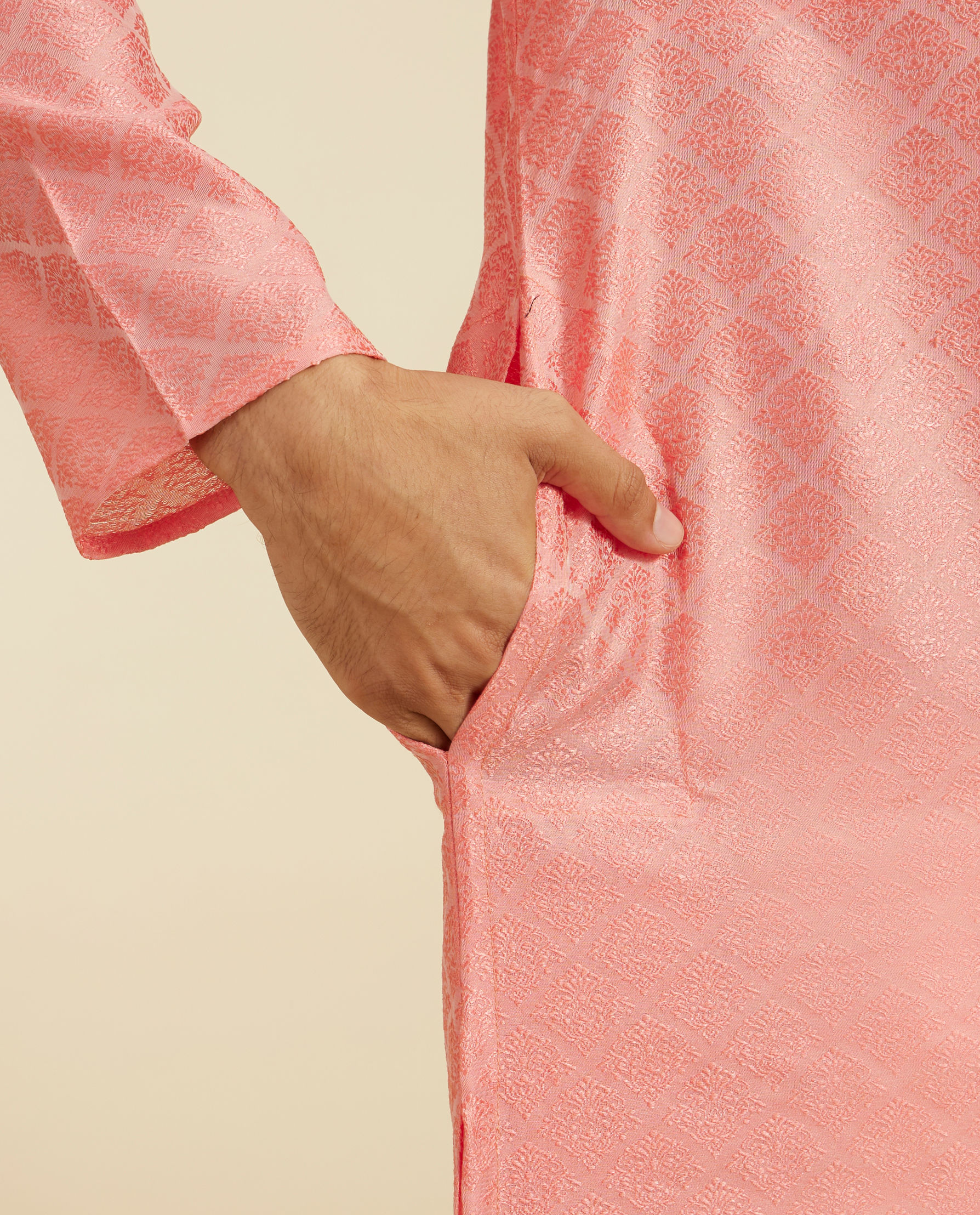 alt message - Diwas Men Flamingo Pink Jaal Patterned Kurta image number 3