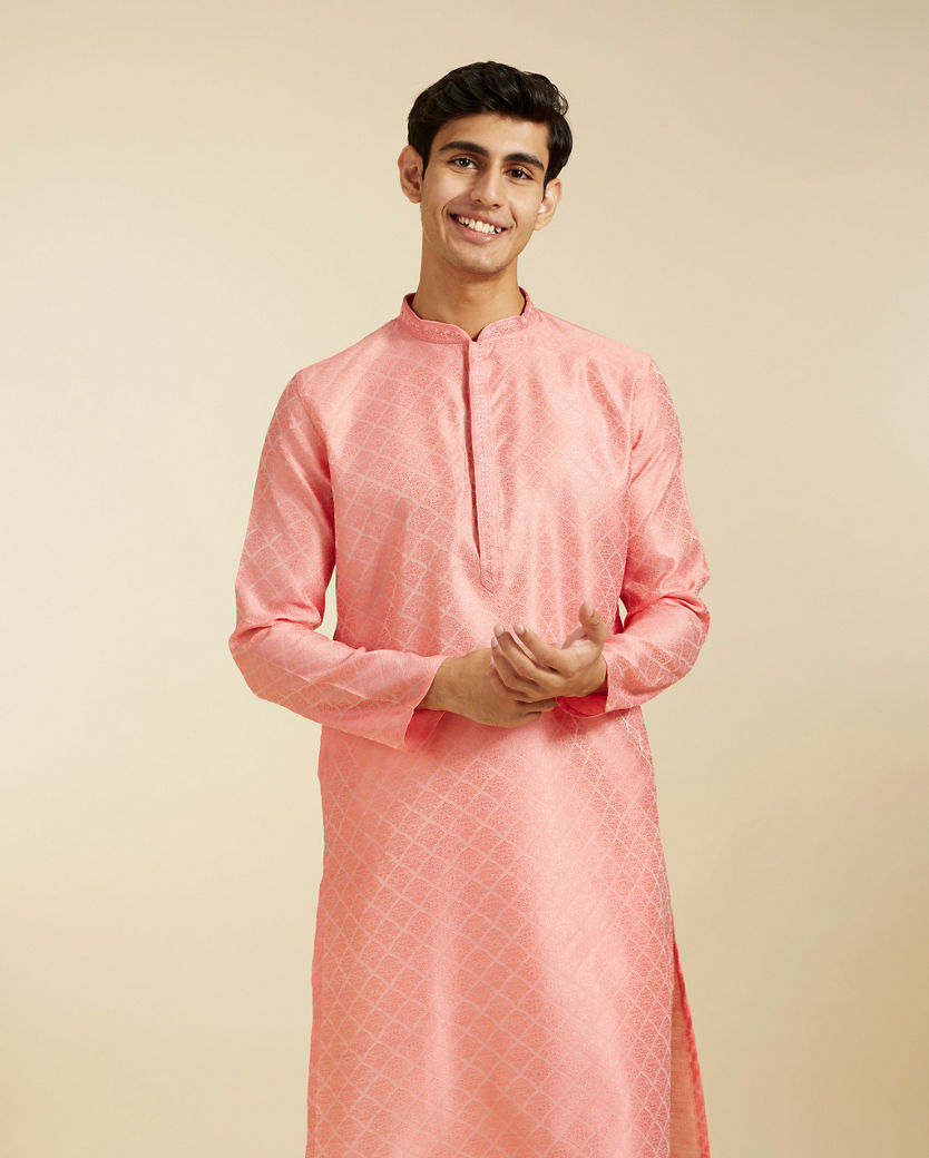 alt message - Diwas Men Flamingo Pink Jaal Patterned Kurta image number 0