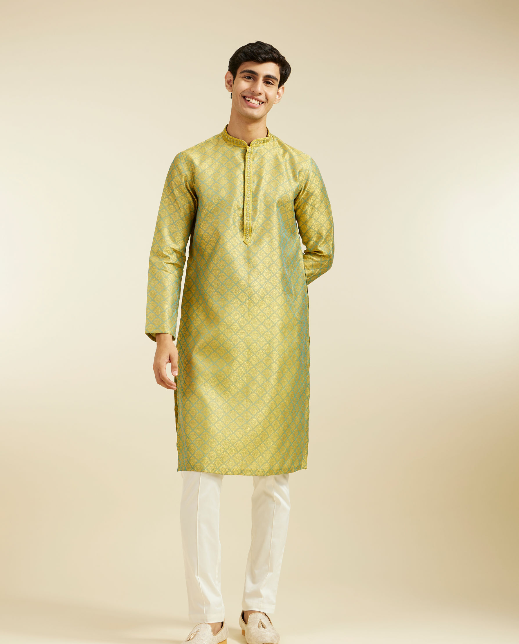 alt message - Diwas Men Mehndi Green Jaal Patterned Kurta image number 2