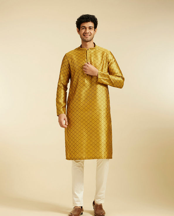 alt message - Diwas Men Mustard Yellow Jaal Patterned Kurta image number 2