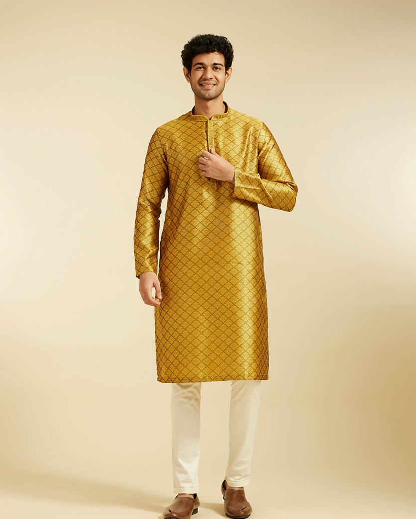 alt message - Diwas Men Mustard Yellow Jaal Patterned Kurta image number 2