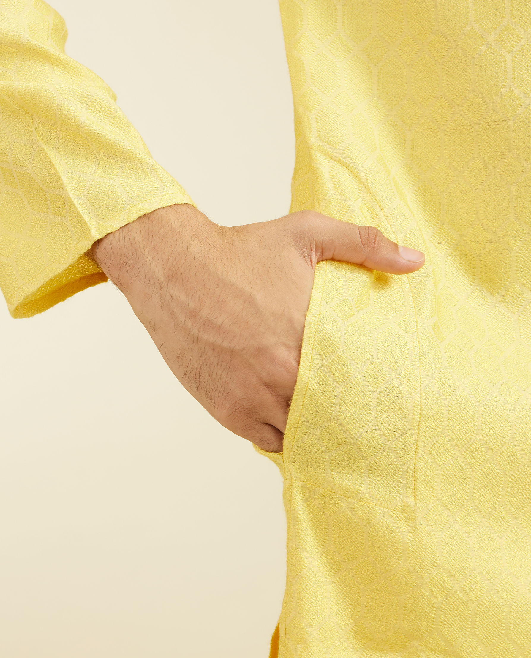 alt message - Diwas Men Sunshine Yellow Honeycomb Patterned Kurta image number 3