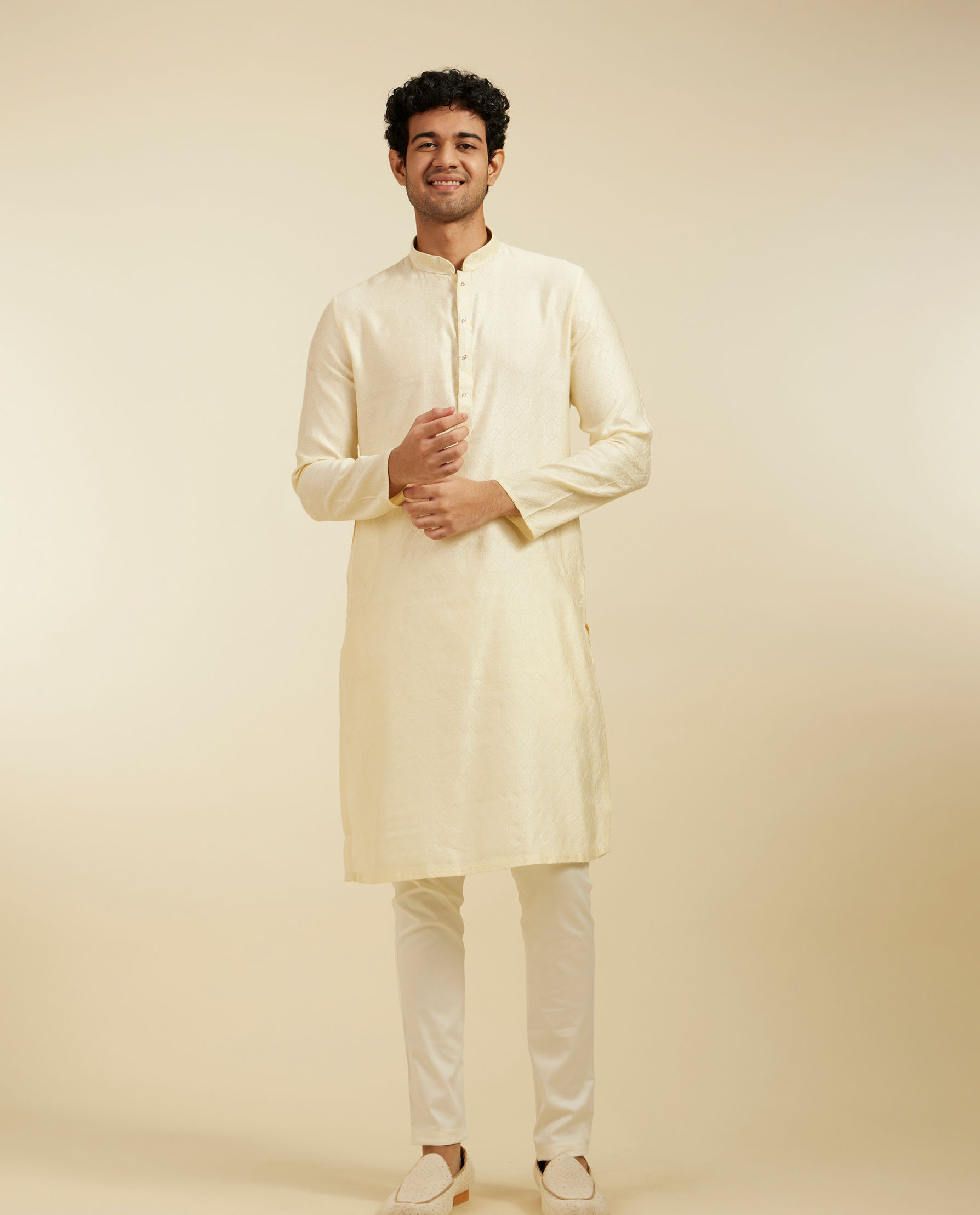 alt message - Diwas Men Cream White Honeycomb Patterned Kurta image number 2