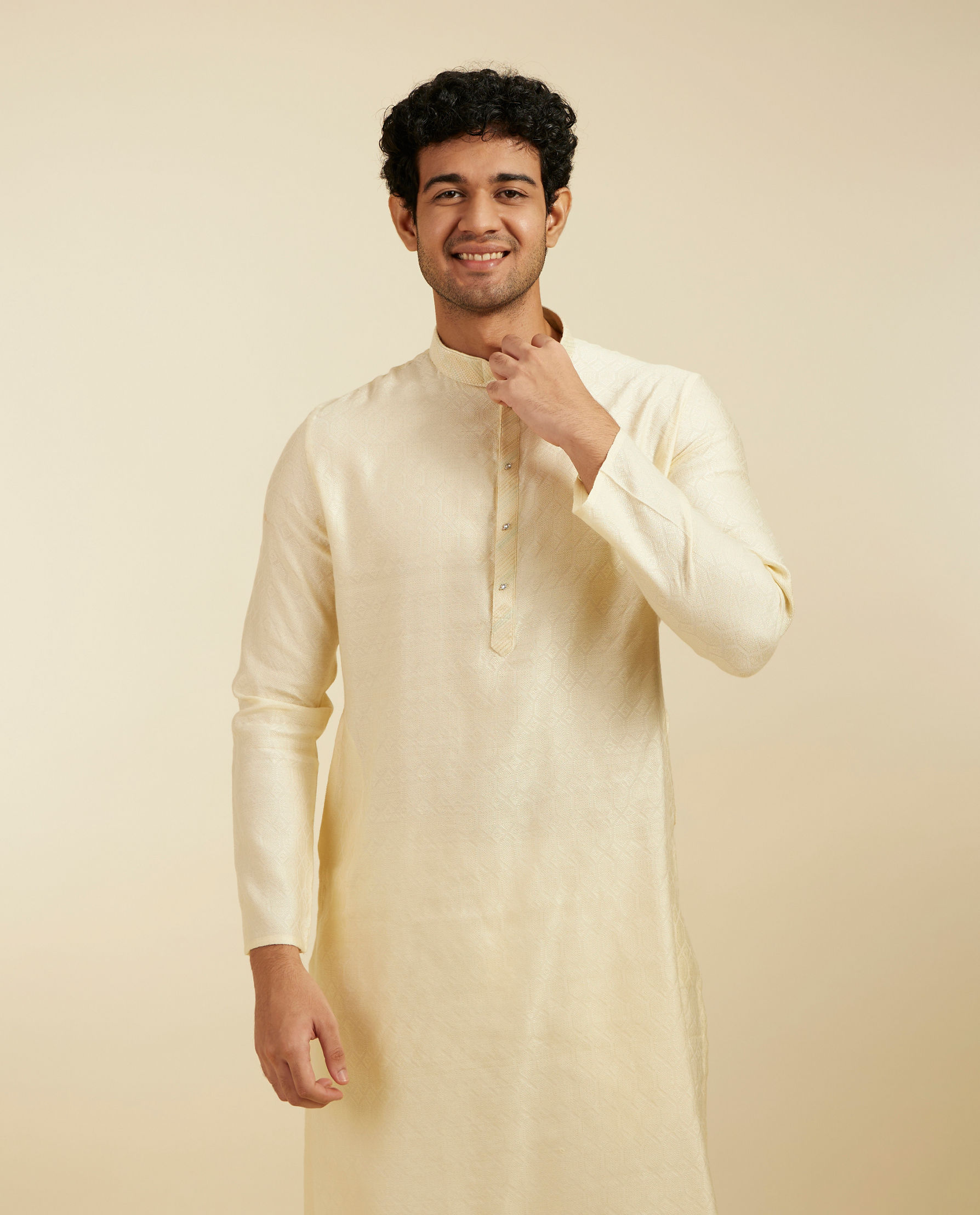 alt message - Diwas Men Cream White Honeycomb Patterned Kurta image number 0