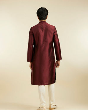 Diwas Men Maroon Red Grid Patterned Kurta with Embroidered Neckline