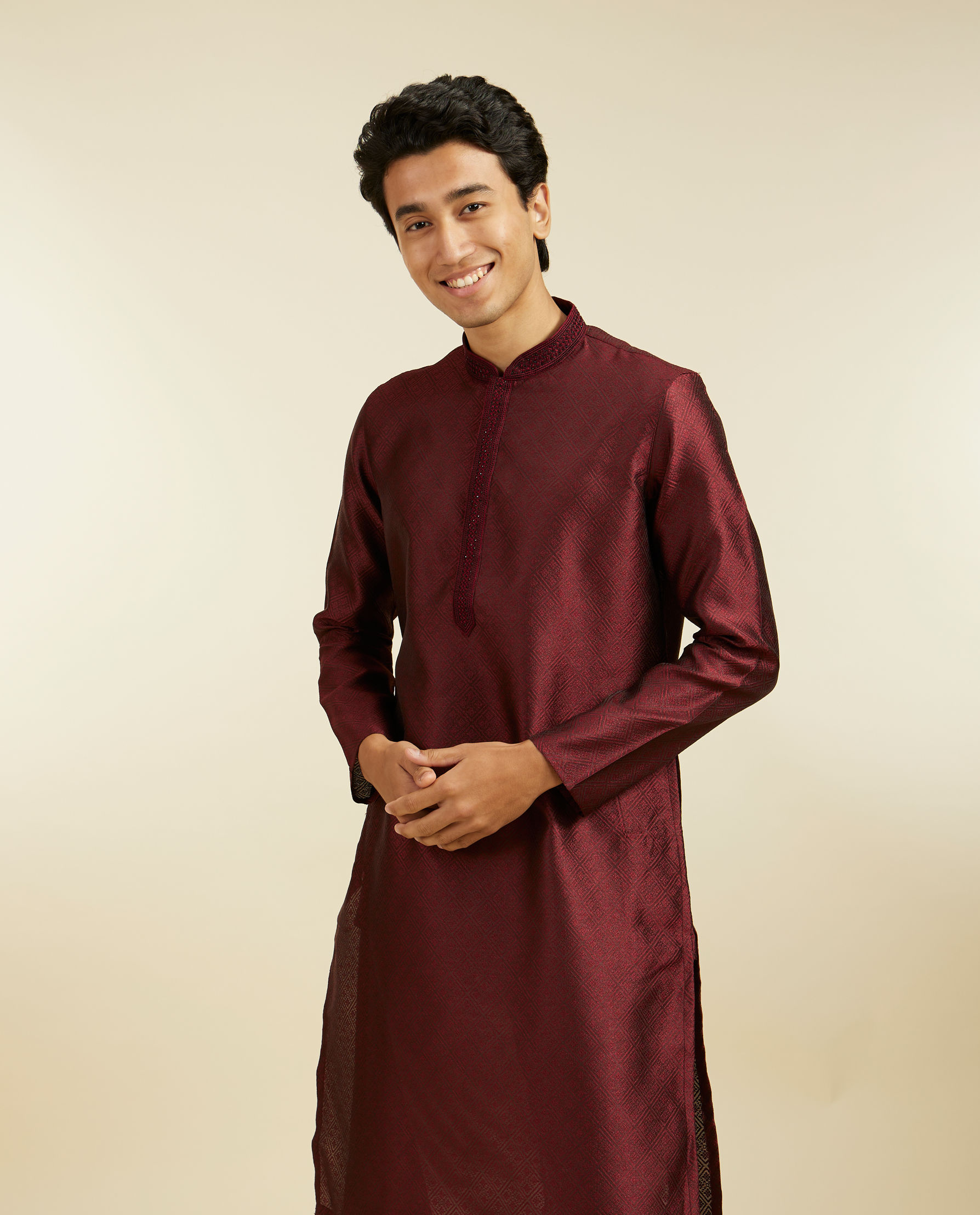 alt message - Diwas Men Maroon Grid Kurta with Embroidered Neckline image number 0