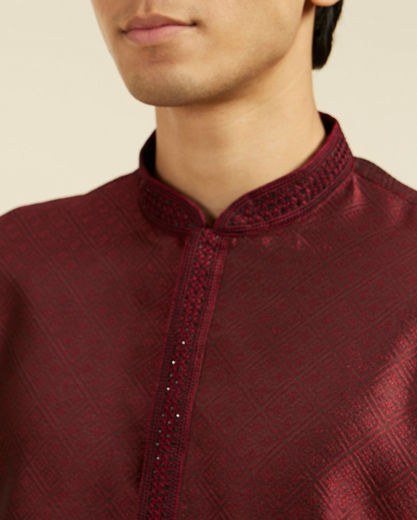 Diwas Men Maroon Red Grid Patterned Kurta with Embroidered Neckline