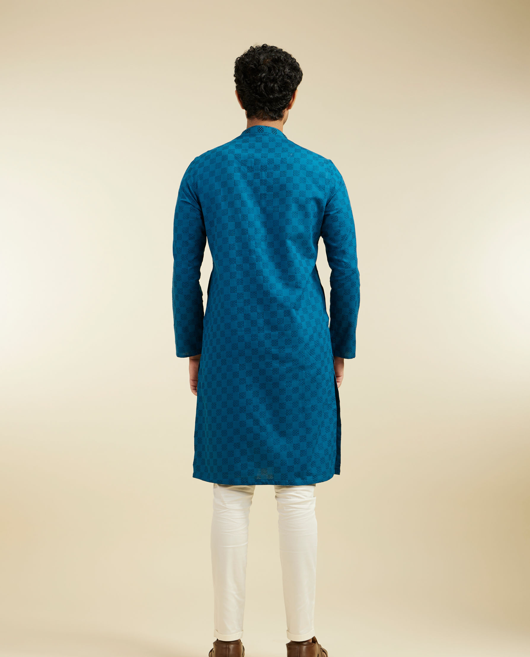 alt message - Diwas Men Teal Blue Grid Kurta with Embroidered Placket image number 4