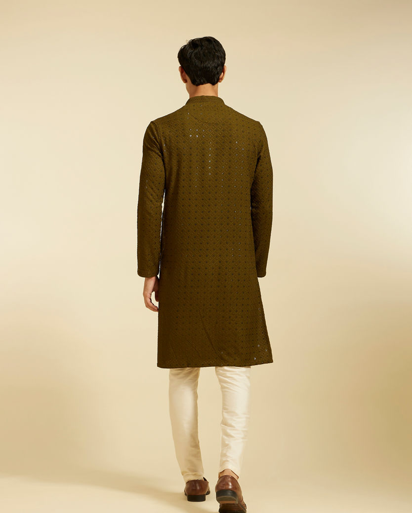 alt message - Diwas Men Olive Green Chikankari Kurta with Sequin image number 4