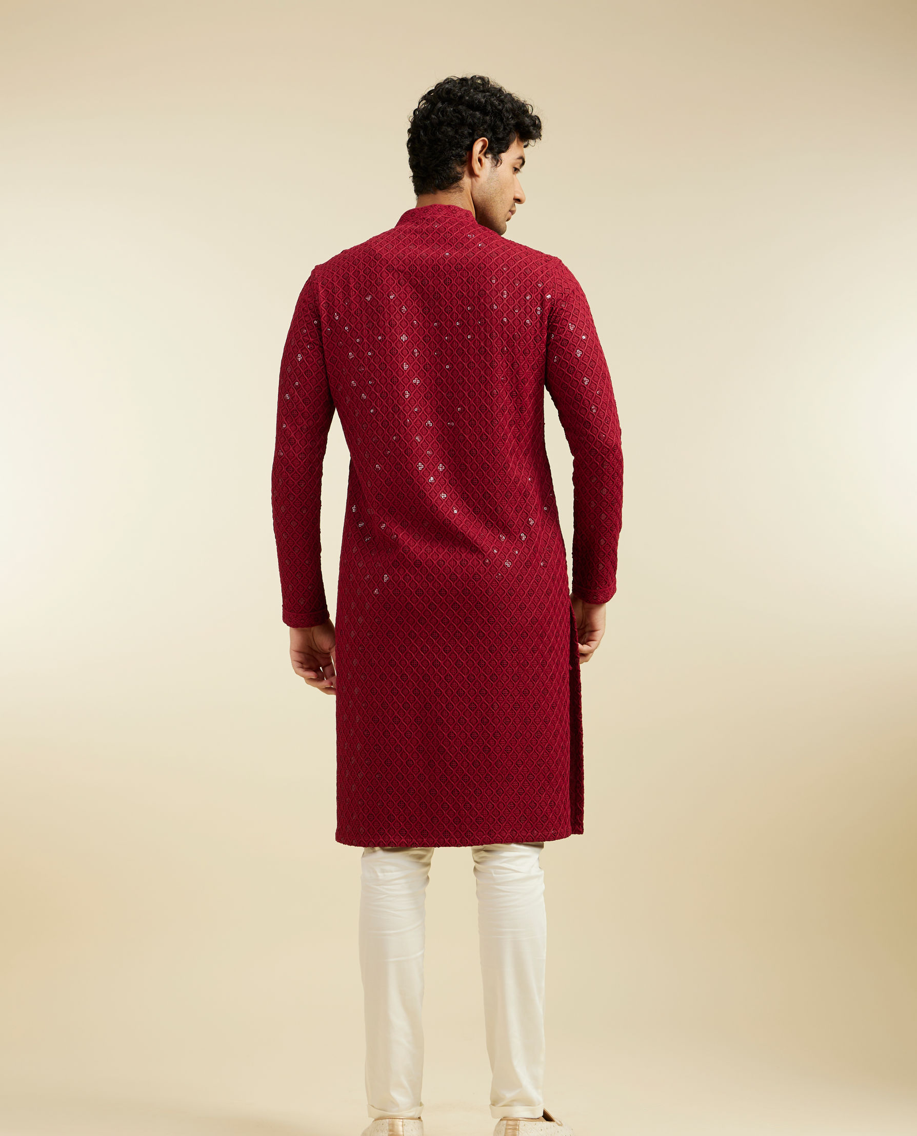 alt message - Diwas Men Maroon Red Chikankari Kurta With Sequins image number 4