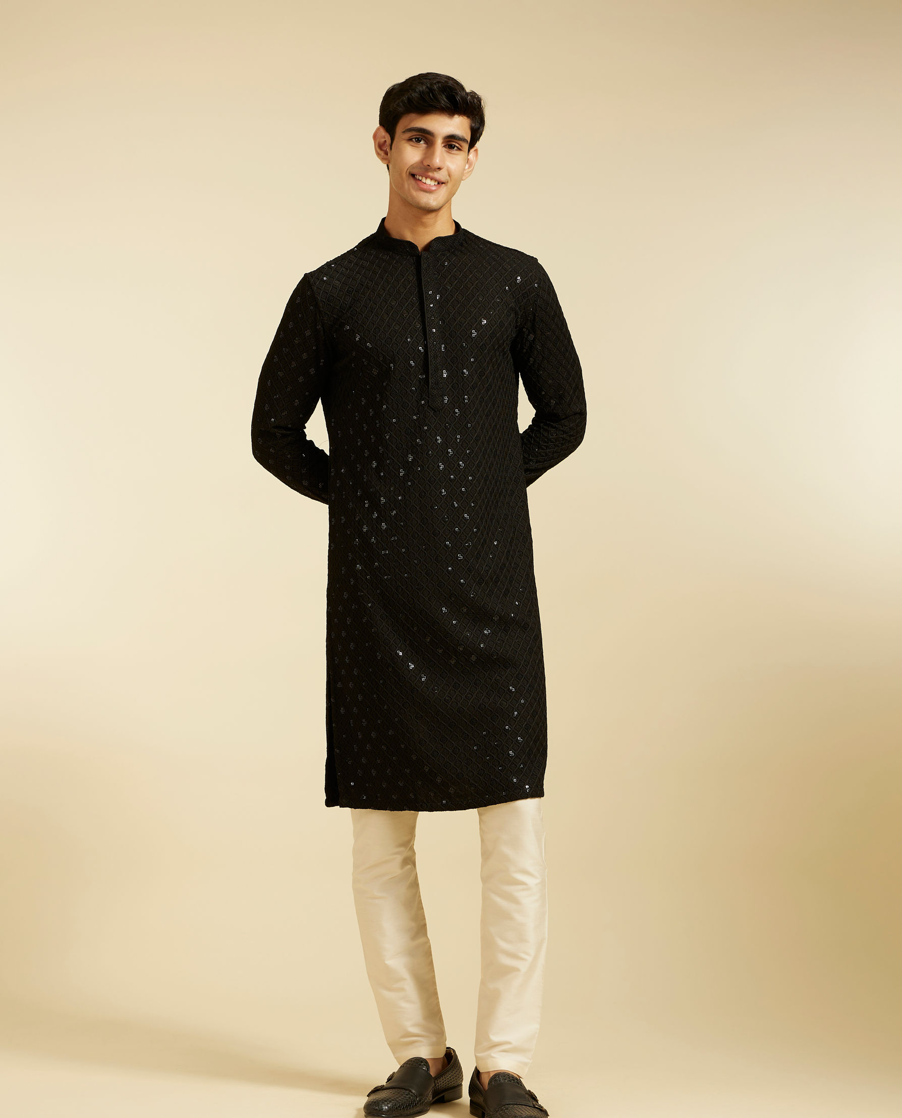 alt message - Diwas Men Midnight Black Chikankari Kurta With Sequins image number 2