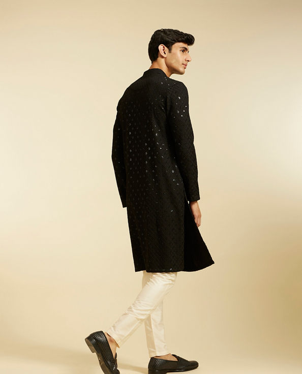 alt message - Diwas Men Midnight Black Chikankari Kurta With Sequins image number 4