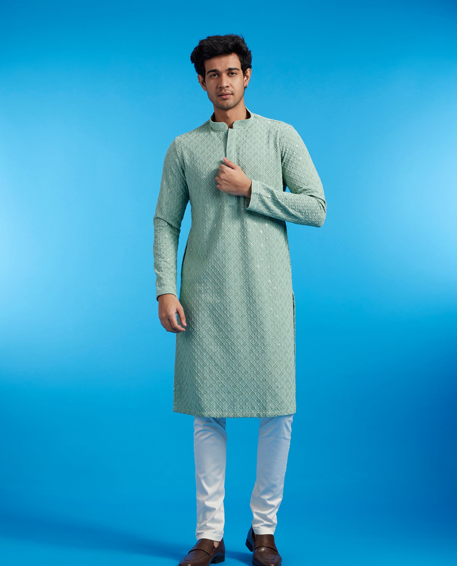 alt message - Diwas Men Soft Green Chikankari Kurta With Sequins image number 2