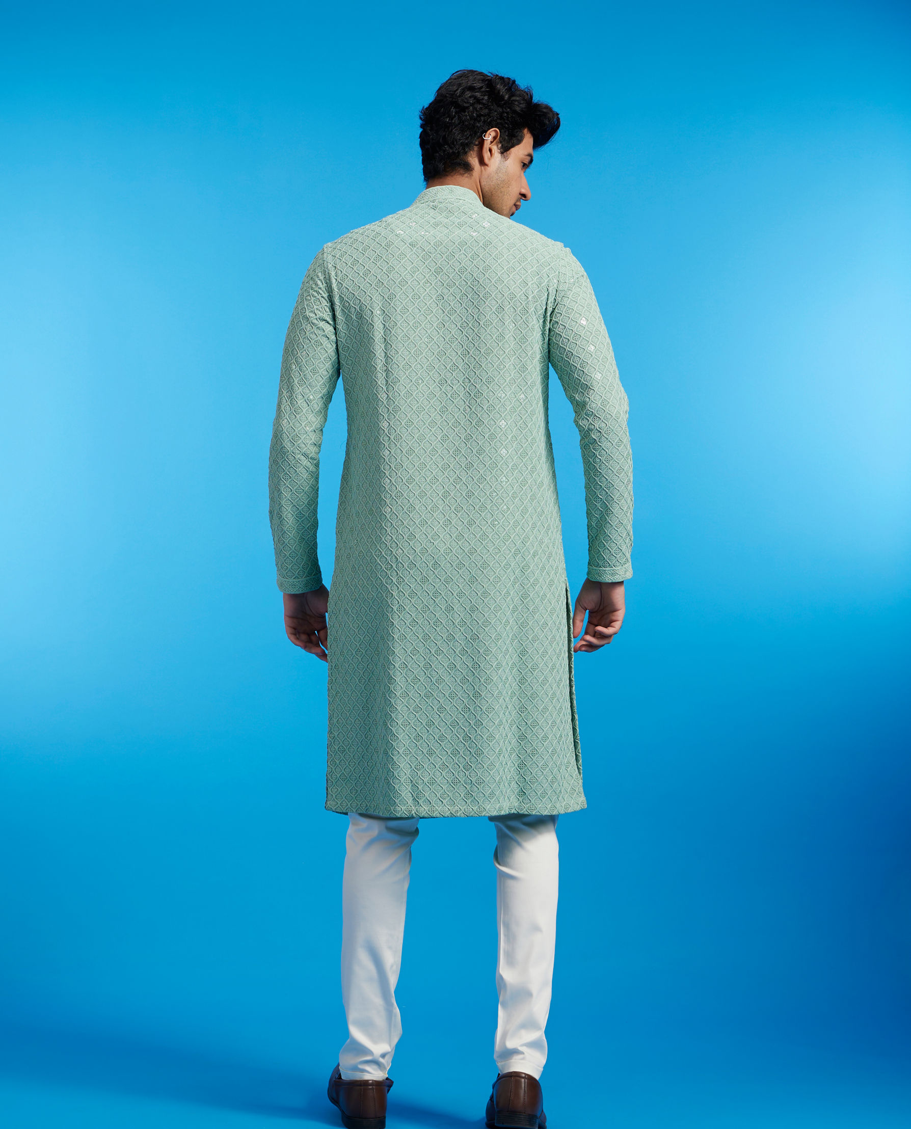 alt message - Diwas Men Soft Green Chikankari Kurta With Sequins image number 4