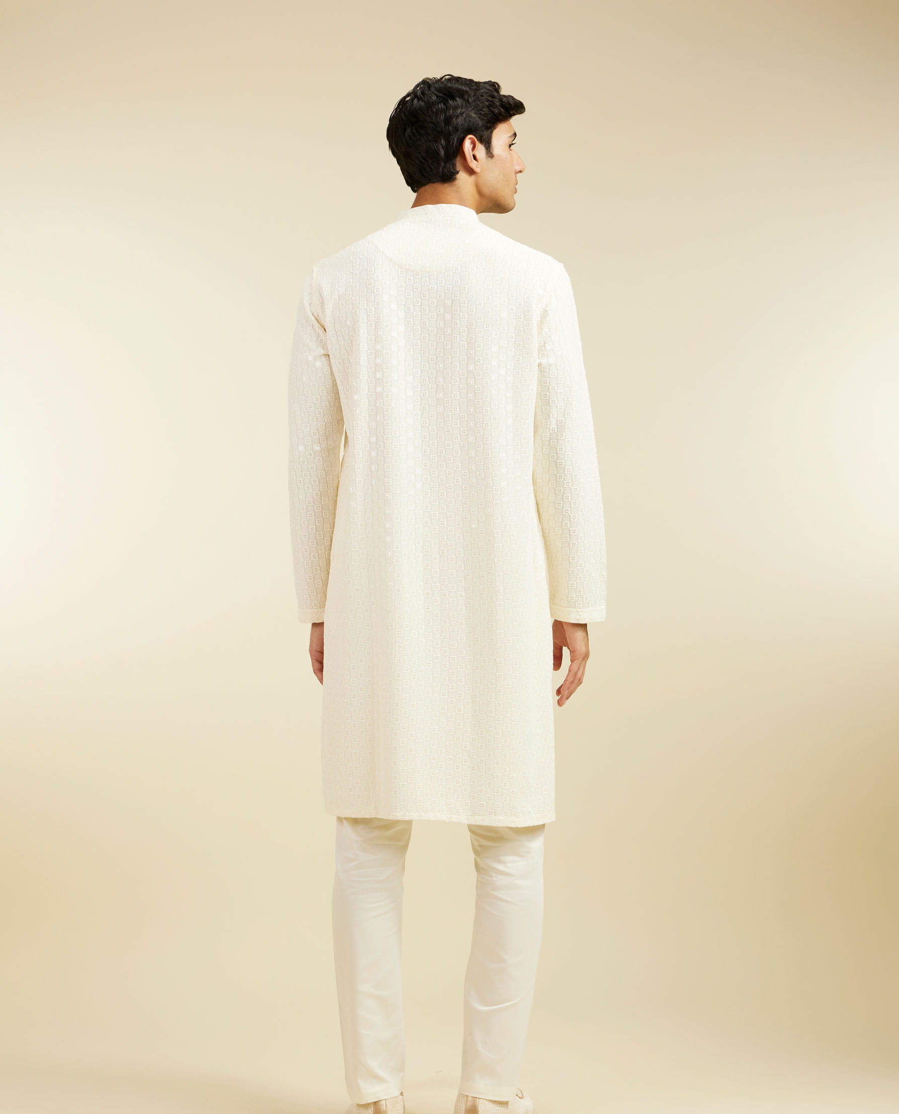 alt message - Diwas Men Ivory Cream Chikankari Sequinned Kurta image number 4