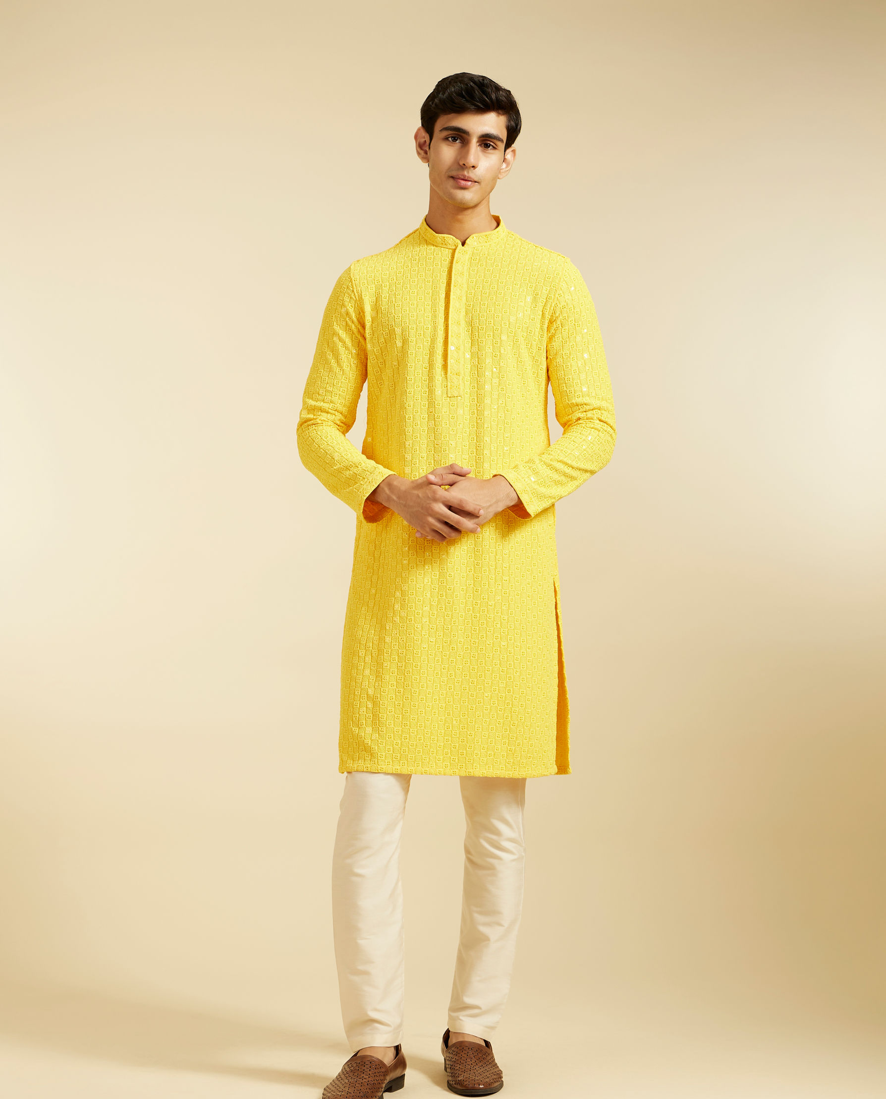 alt message - Diwas Men Sunshine Yellow Chikankari Sequinned Kurta image number 2