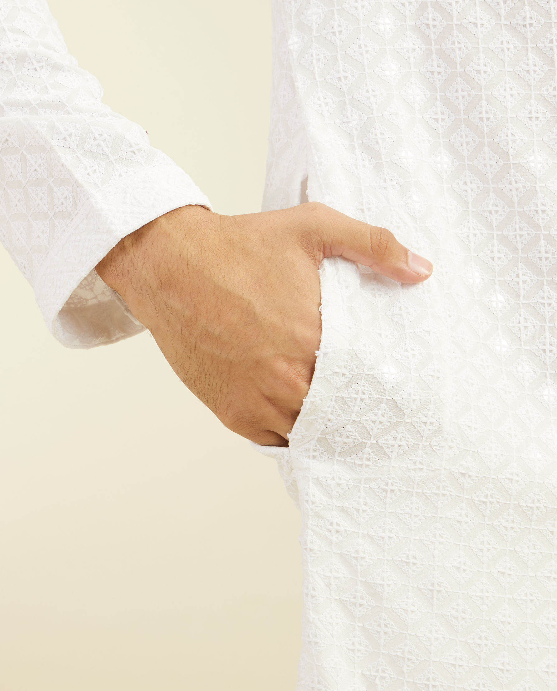 alt message - Diwas Men Warm White Chikankari Kurta with Sequin Work image number 3