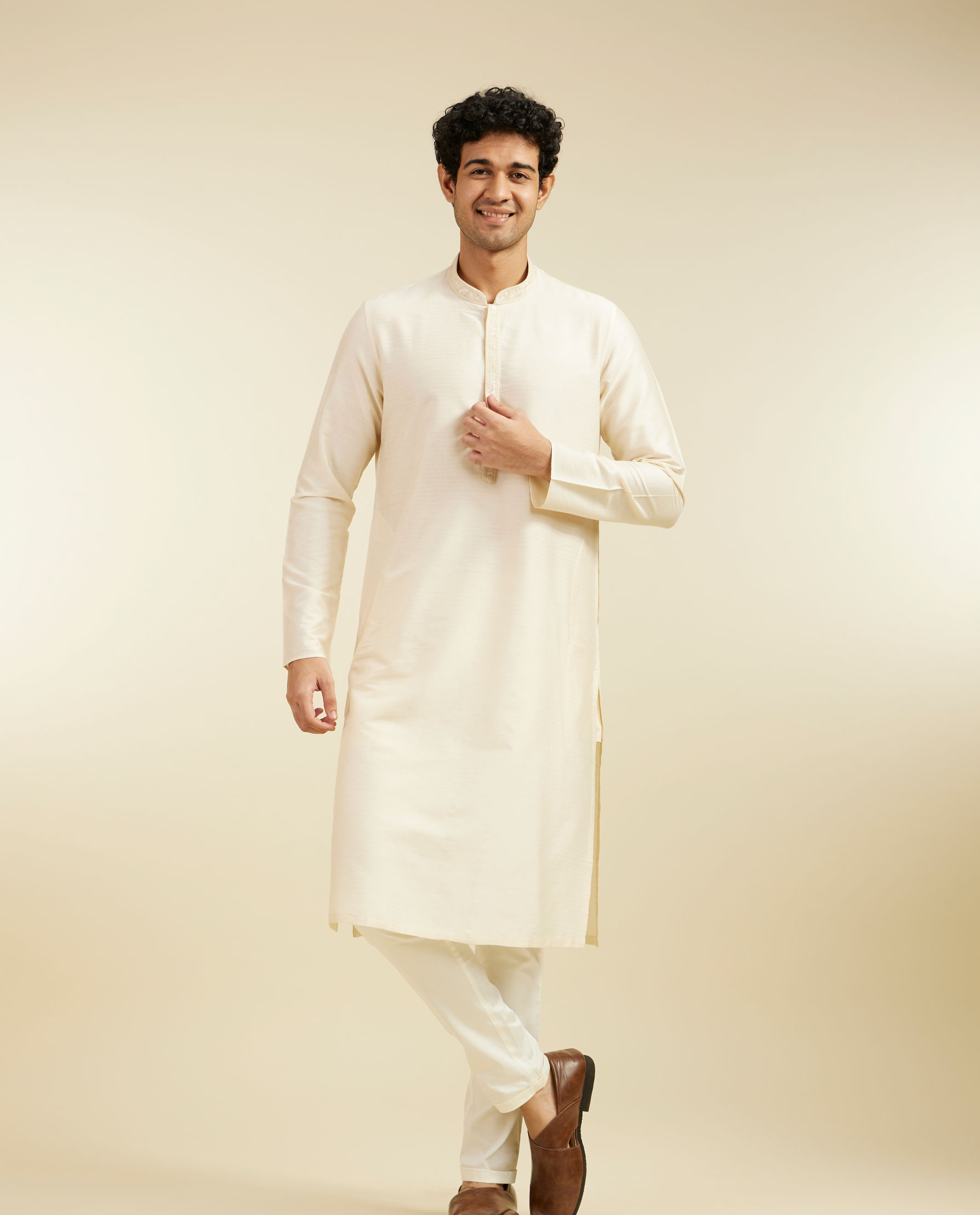 Diwas Men Cream Beige Plain Kurta with Embroidered Placket