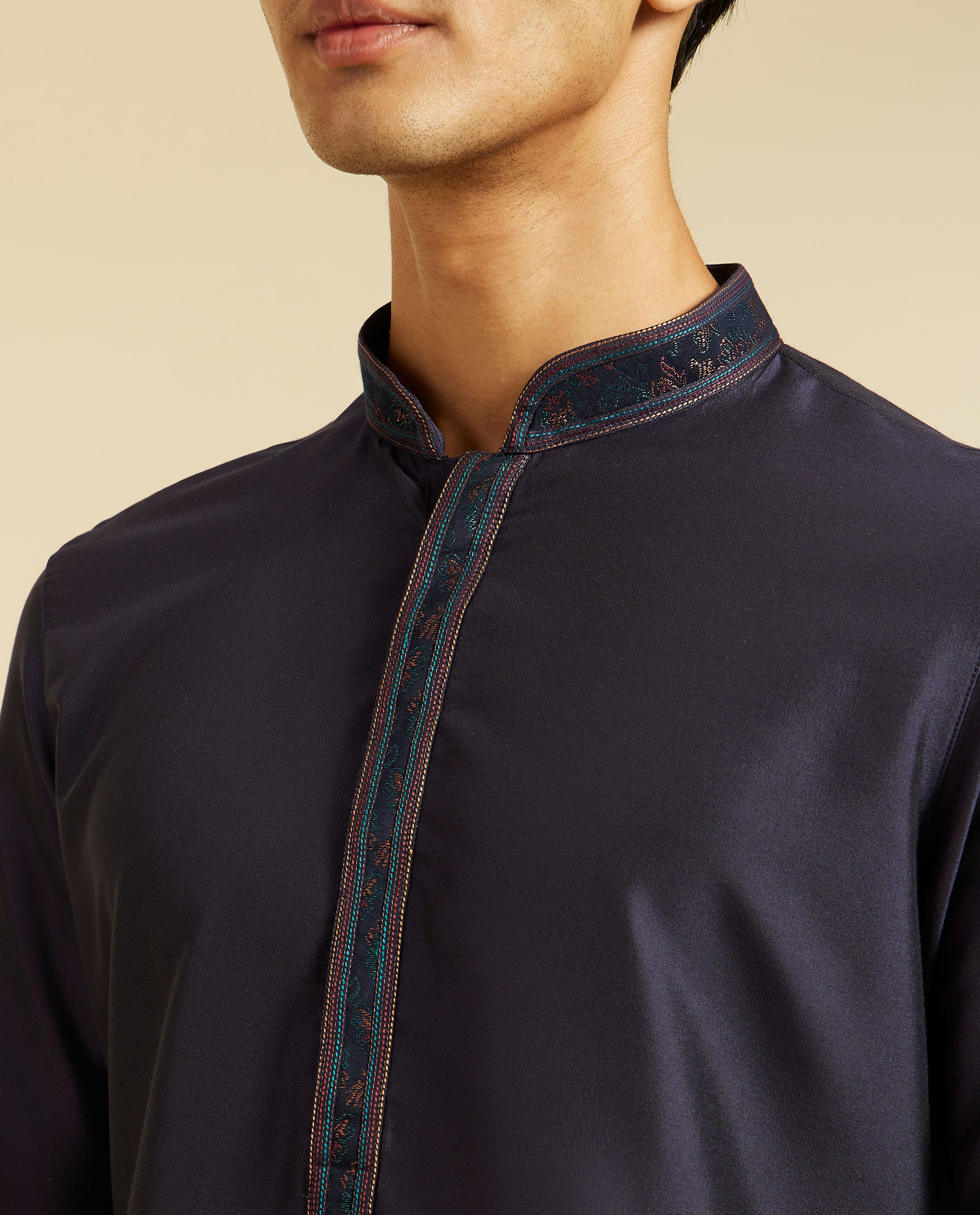 alt message - Diwas Men Navy Blue Plain Kurta with Embroidered Placket image number 1