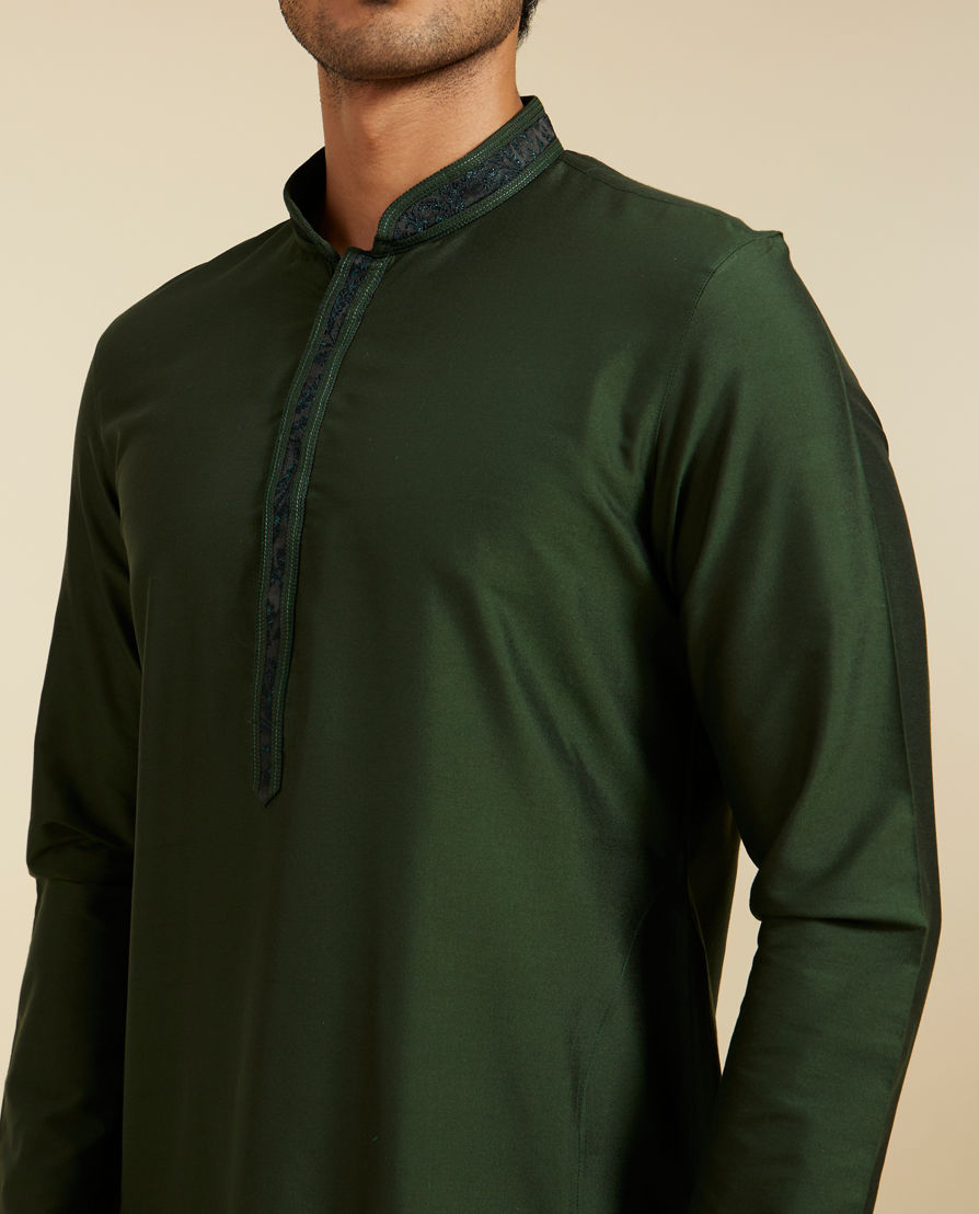 Diwas Men Bottle Green Plain Kurta with Embroidered Placket