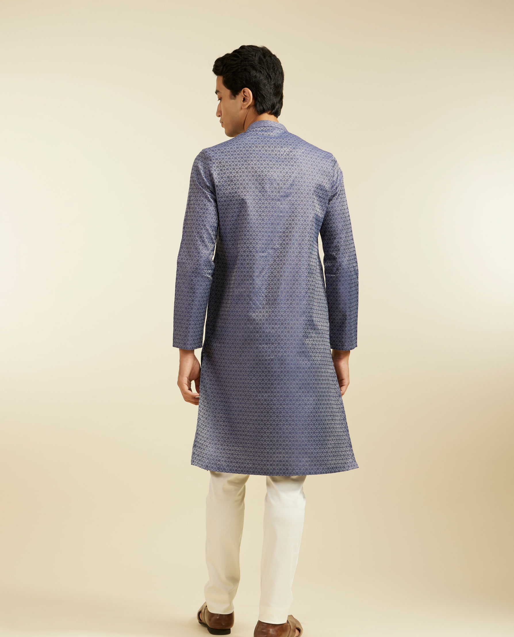 alt message - Diwas Men Oxford Blue Kurta with Circular Buta Motifs image number 4