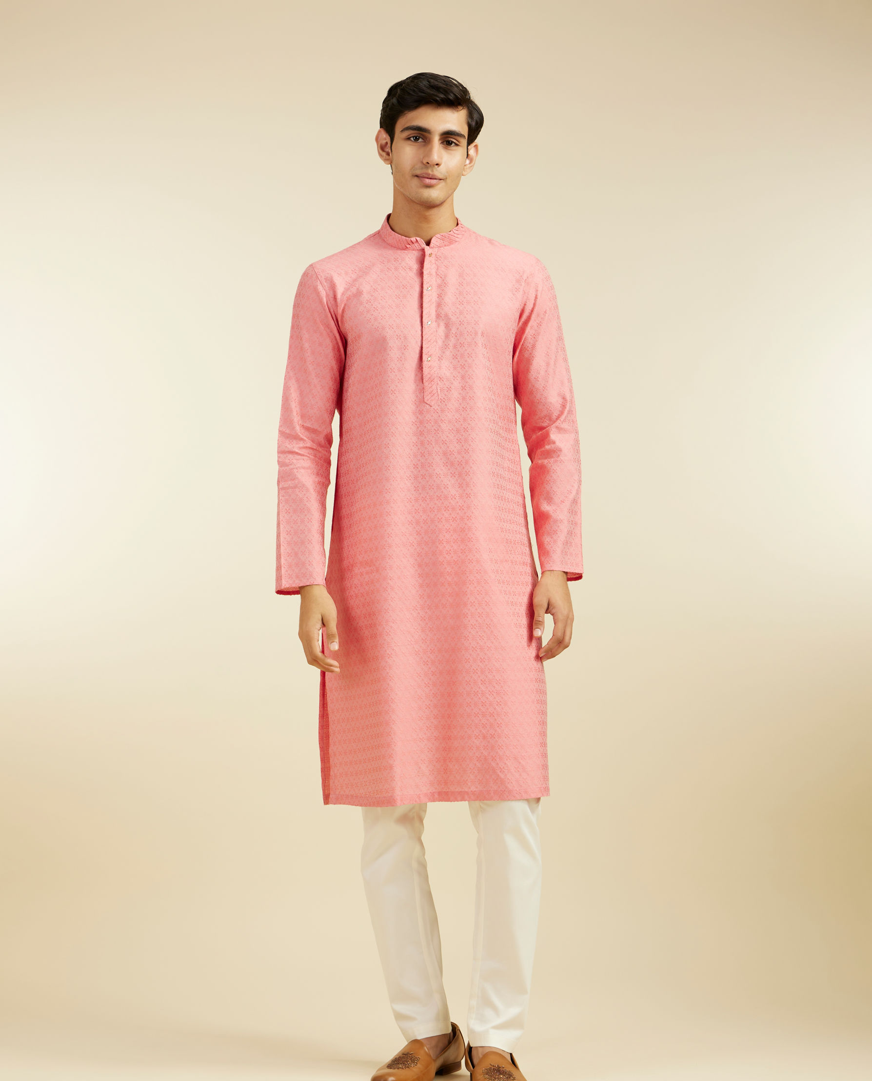 alt message - Diwas Men Coral Pink Jaal Patterned Kurta image number 2