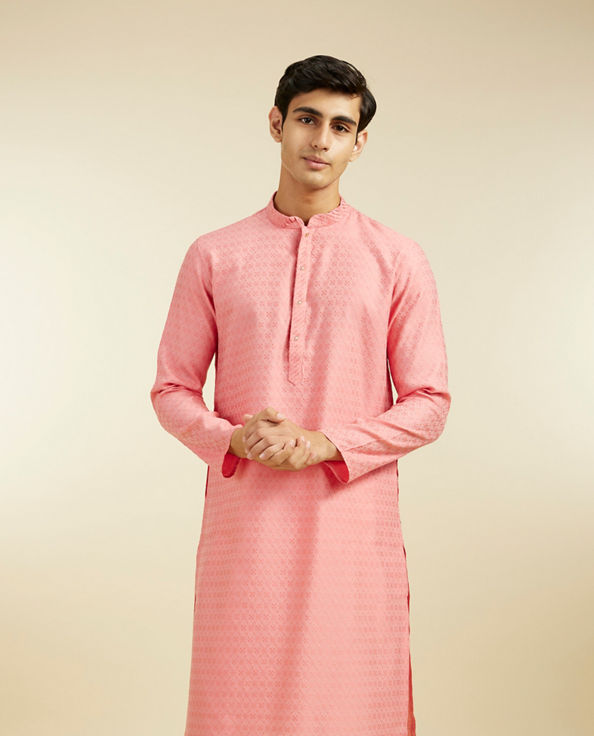 alt message - Diwas Men Coral Pink Jaal Patterned Kurta image number 0