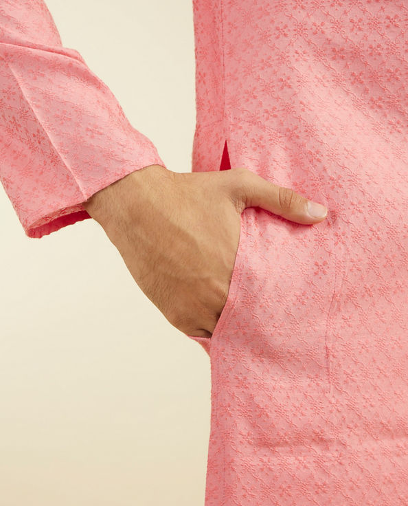 alt message - Diwas Men Coral Pink Jaal Patterned Kurta image number 3