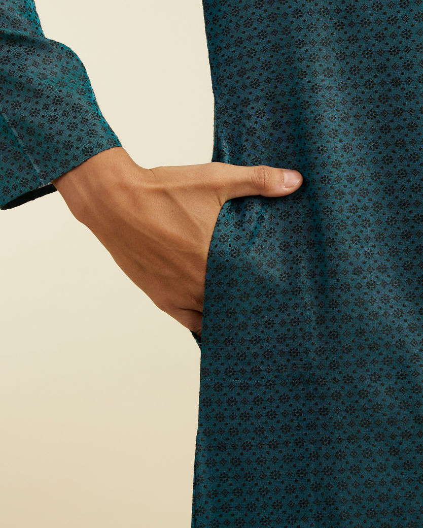 alt message - Diwas Men Teal Green Floral Buta Kurta with Sequinned Neck image number 3