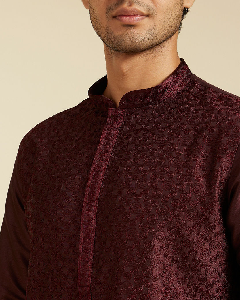 alt message - Diwas Men Wine Red Self Textured Kurta image number 1