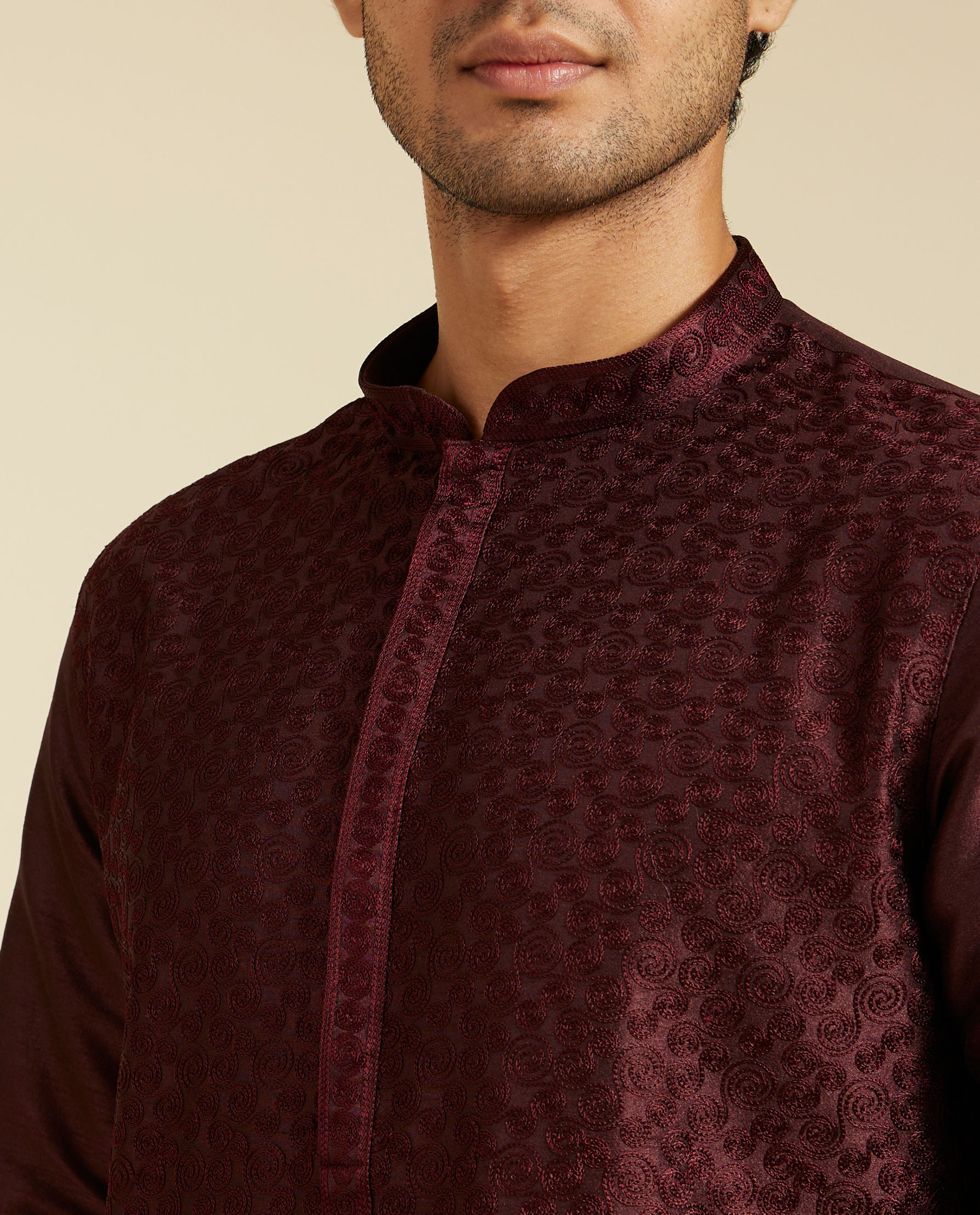 alt message - Diwas Men Wine Red Self Textured Kurta image number 1