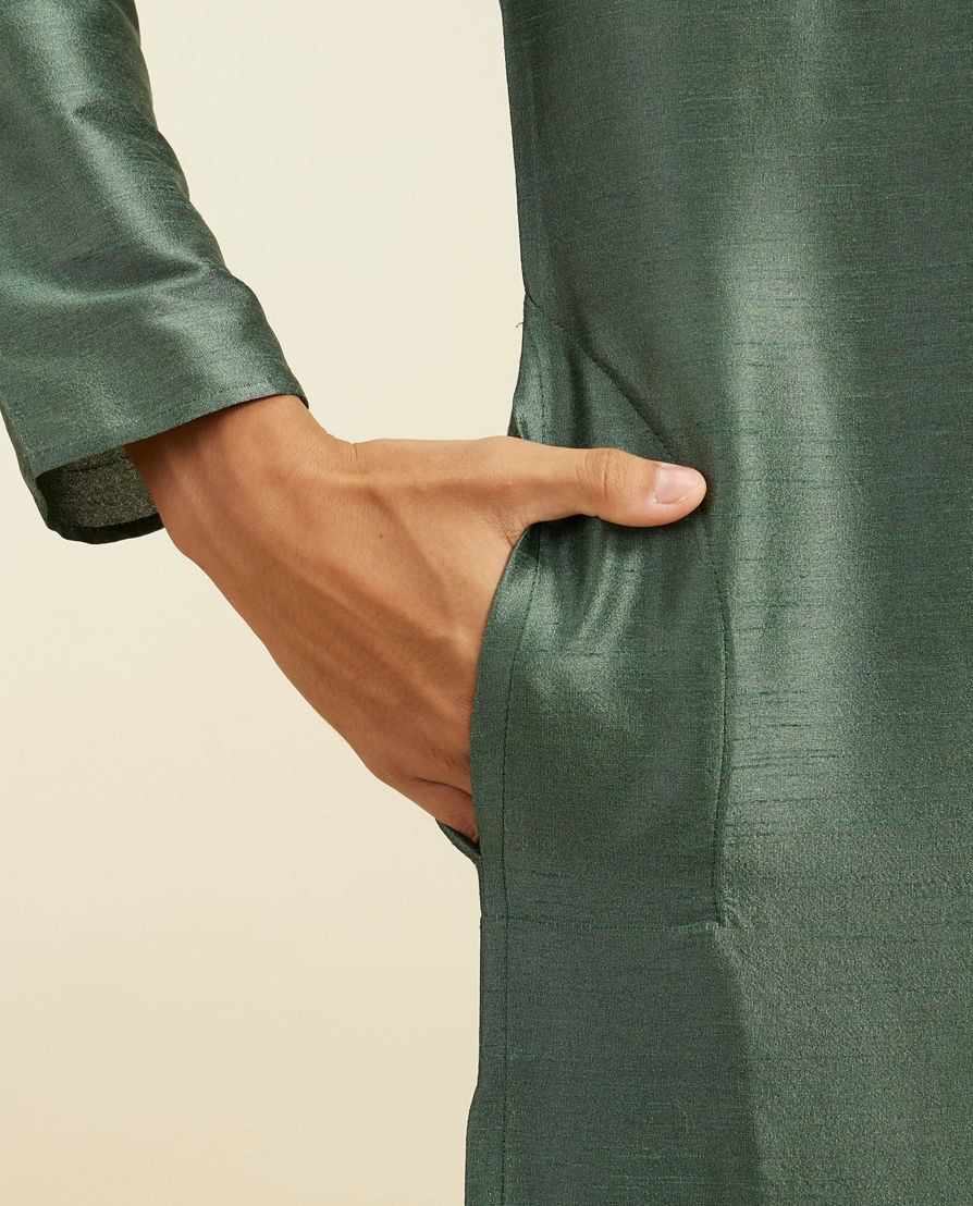 Diwas Men Bottle Green Plain Kurta with Embroidered Neckline