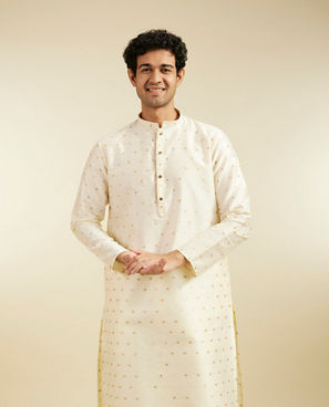 Diwas Men Cream White Kurta with Dotted Boond Pattern