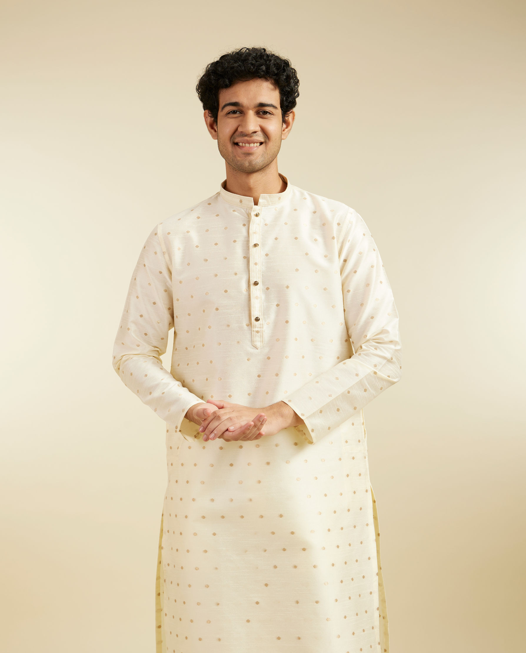 alt message - Diwas Men Cream White Kurta with Dotted Boond Pattern image number 0