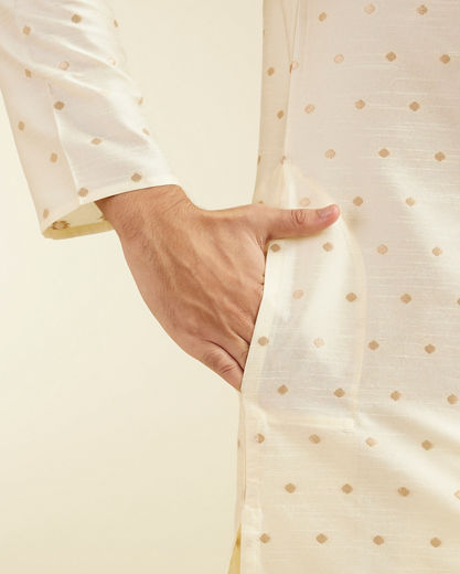 Diwas Men Cream White Kurta with Dotted Boond Pattern