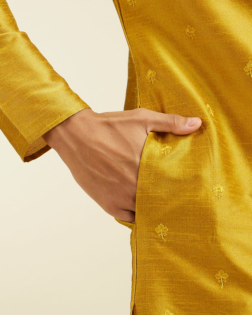 alt message - Diwas Men Mustard Yellow Buta Kurta with Mirror Work image number 3