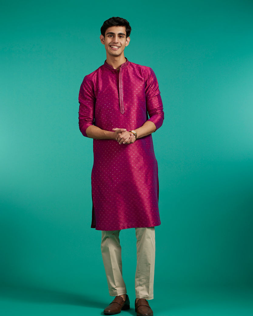 alt message - Diwas Men Rani Pink Grid Patterned Kurta with Sequin Work image number 2