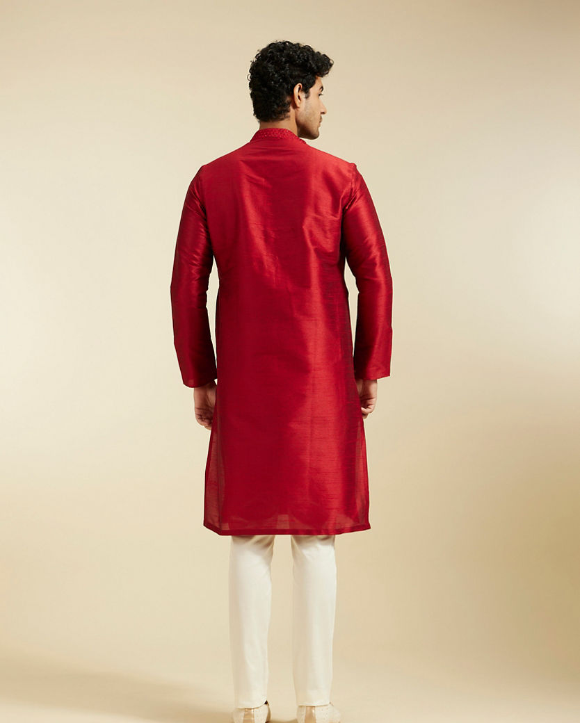 alt message - Diwas Men Maroon Red Plain Kurta With Embroidered Collar image number 4