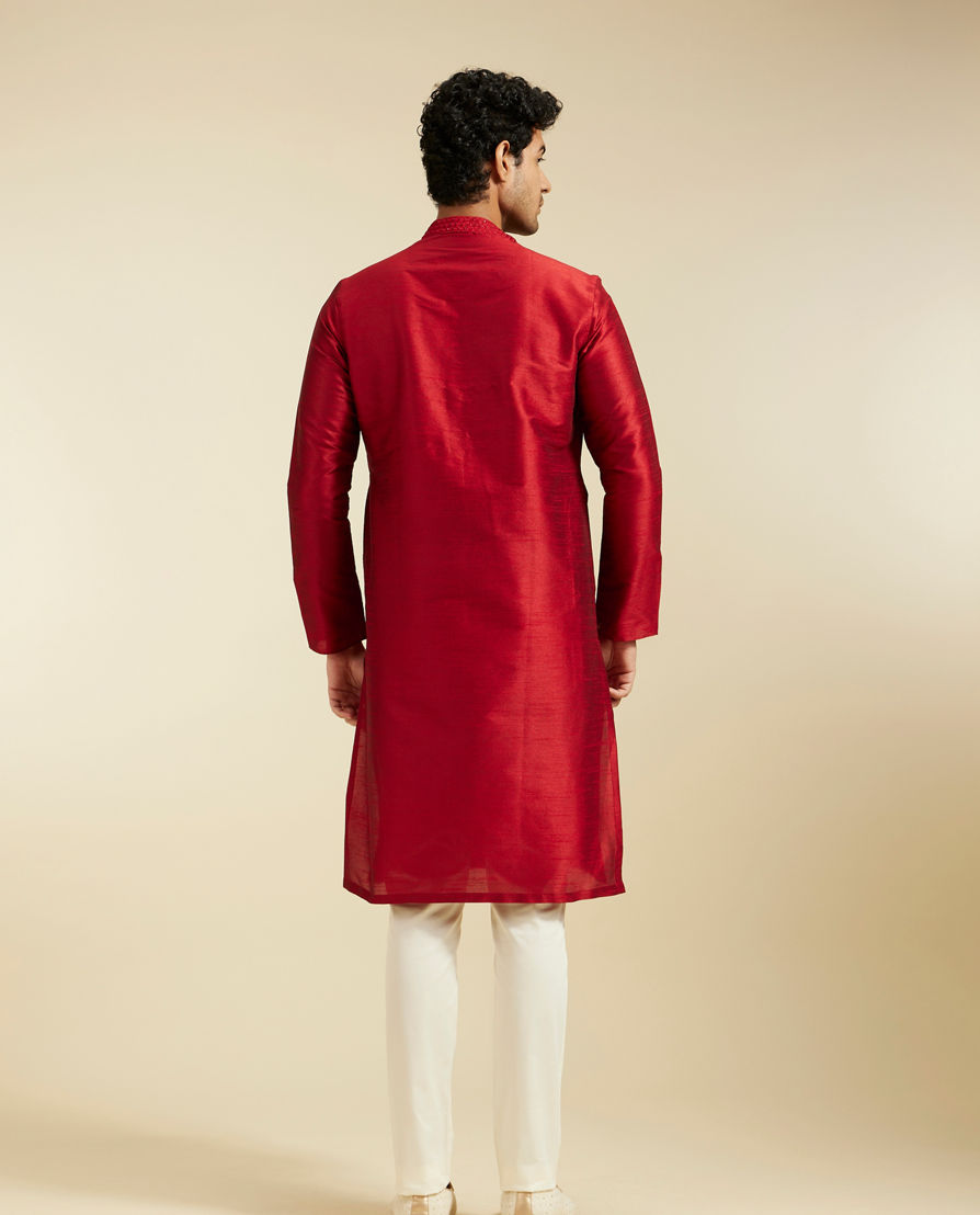Diwas Men Maroon Red Plain Kurta With Embroidered Collar