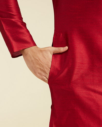 Diwas Men Maroon Red Plain Kurta With Embroidered Collar