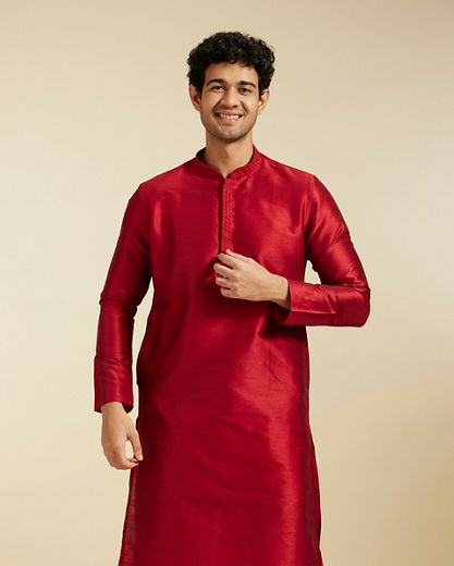 Diwas Men Maroon Red Plain Kurta With Embroidered Collar