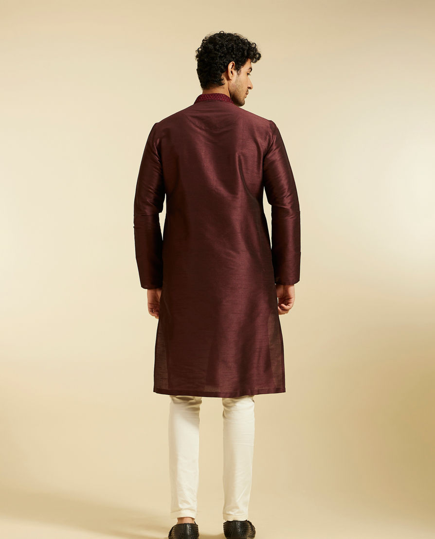 Diwas Men Wine Red Plain Kurta With Embroidered Collar