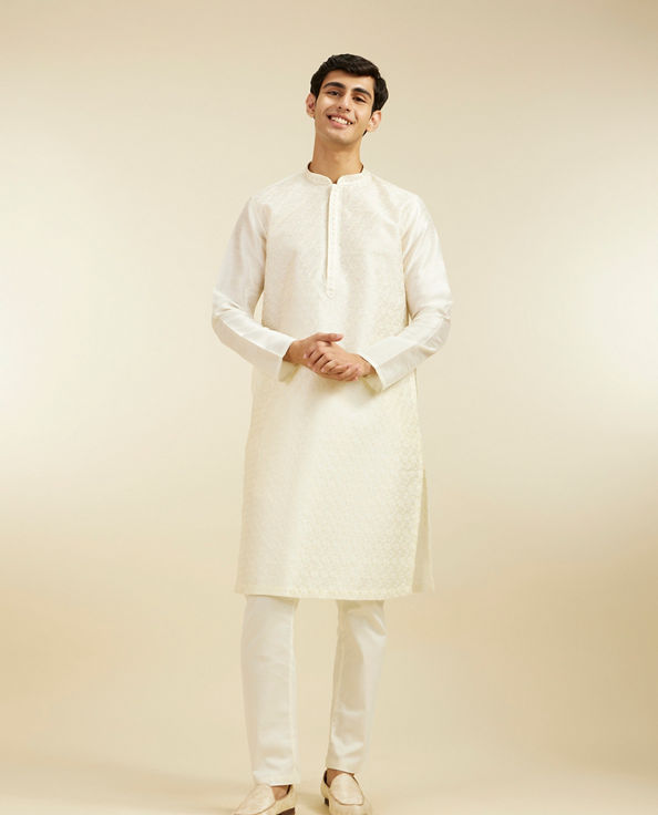 alt message - Diwas Men Warm White Self Textured Kurta image number 2