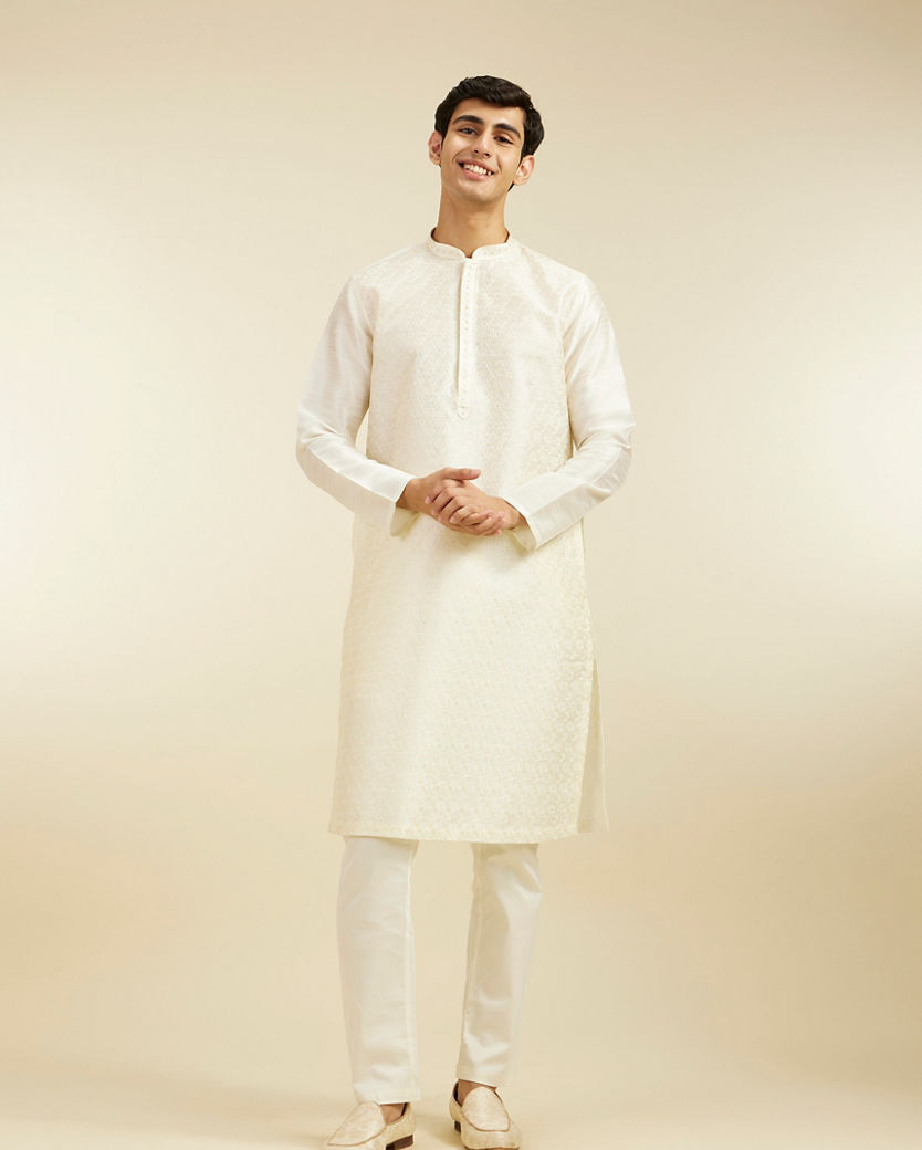 alt message - Diwas Men Warm White Self Textured Kurta image number 2