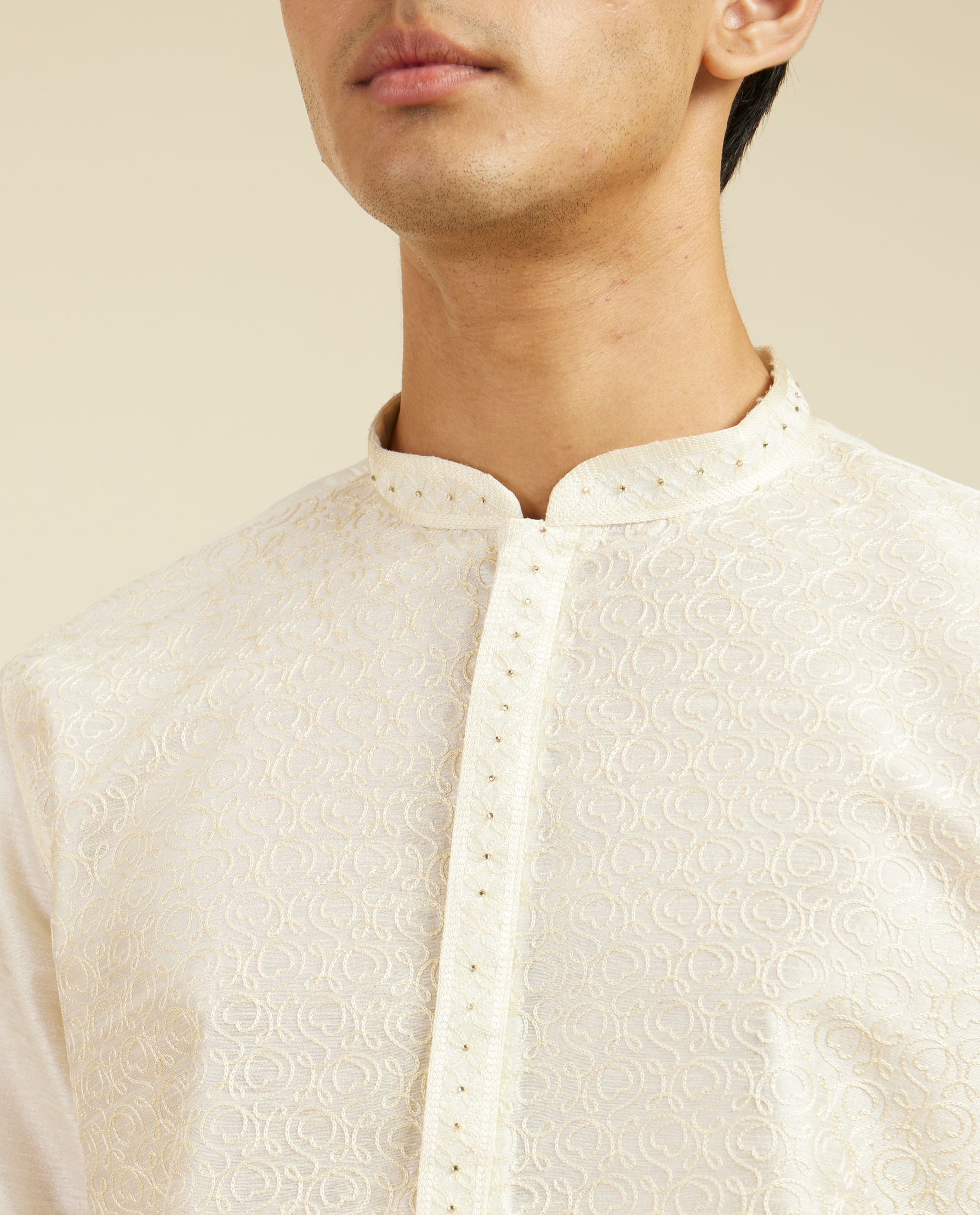 alt message - Diwas Men Warm White Self Textured Kurta image number 1